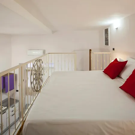 Cinema House At The Historical Center By Wonderful Italy * Naples